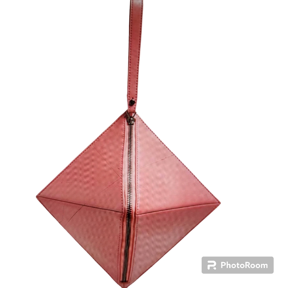 Philo  - Pyramid women's clutch pink